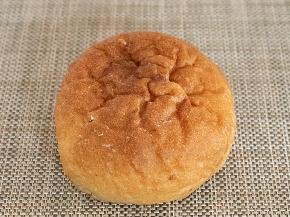アシェット:笠岡産もち麦の塩バターパン