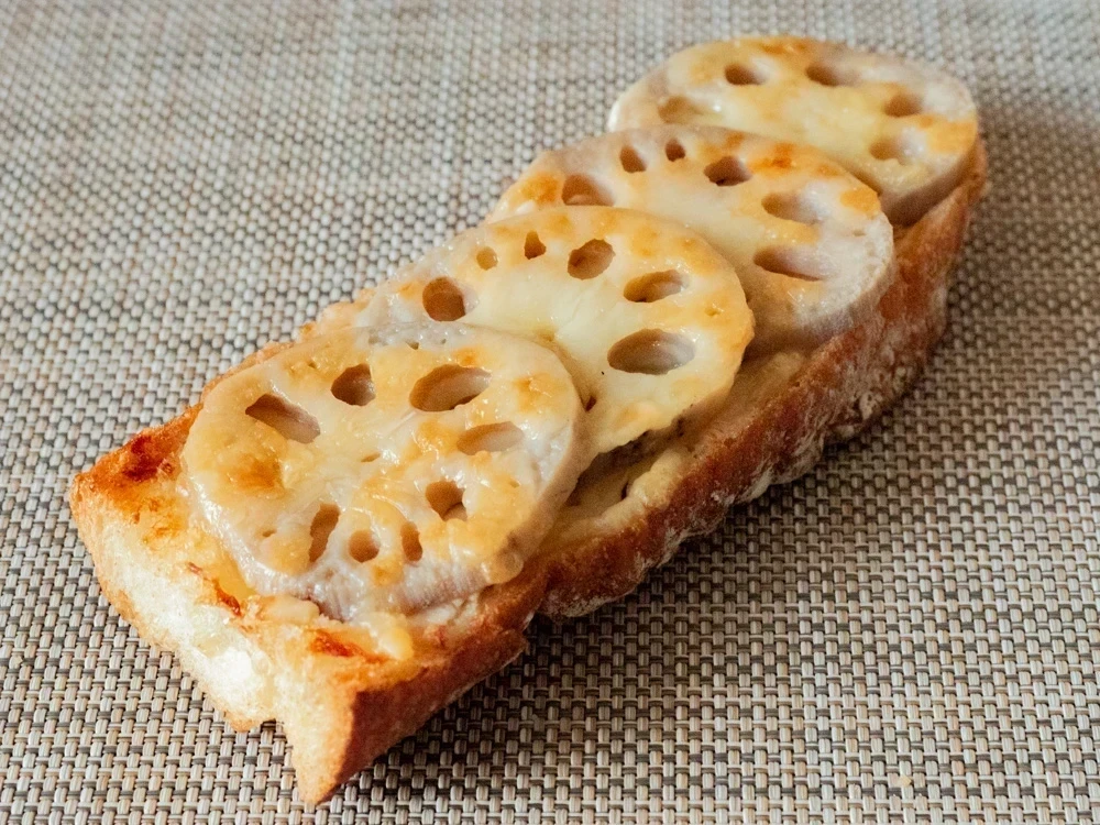 アシェット:タルティーヌ(レンコンとチーズ)