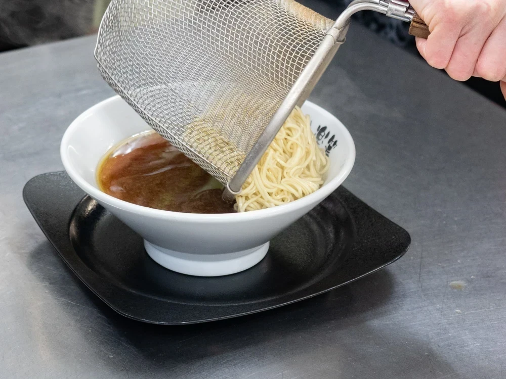 八楽笑:ラーメン調理風景