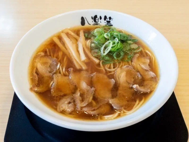八楽笑 〜 笠岡・尾道・台湾など個性あふれる8種のこだわりラーメン！どれを食べても満足できる丁寧なラーメンづくり