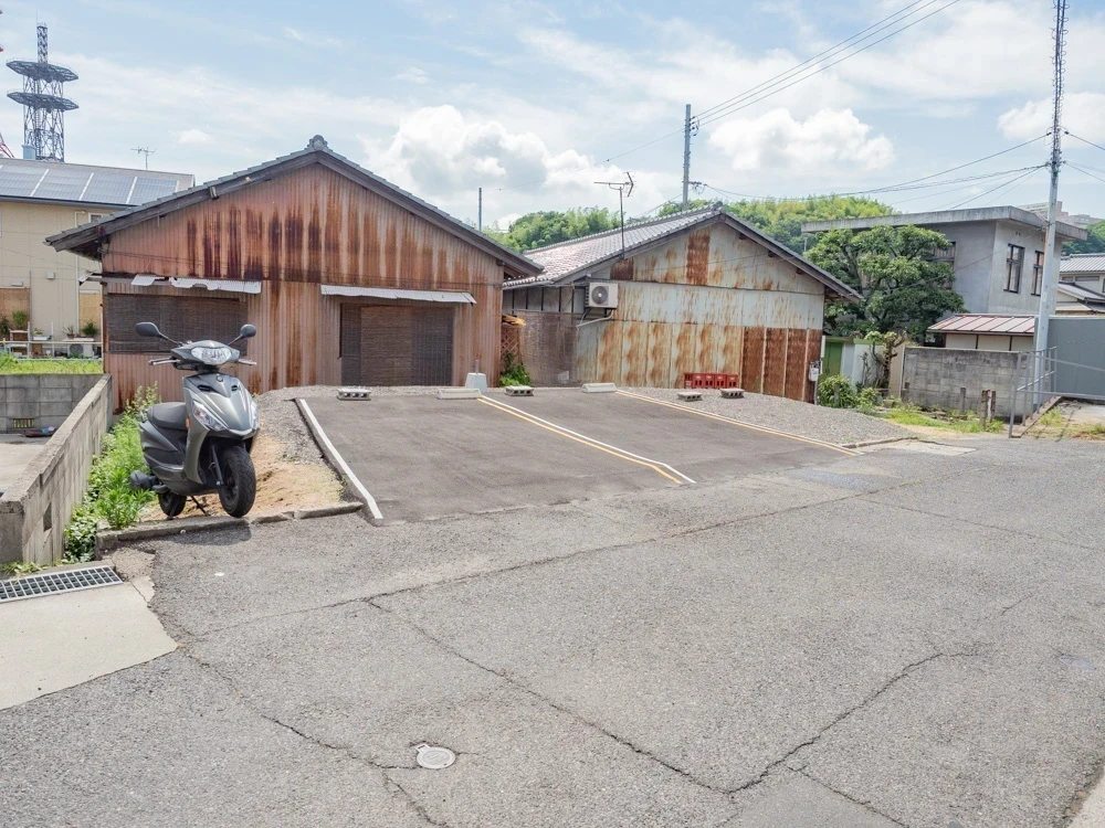 アモンの駐車場