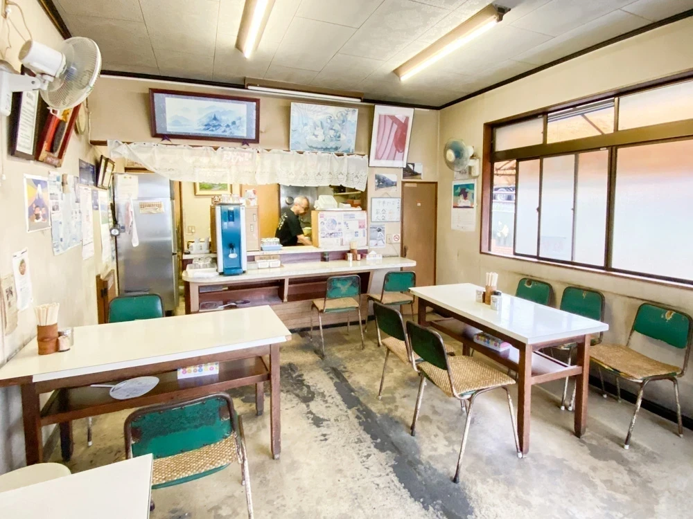 坂本:店内のようす