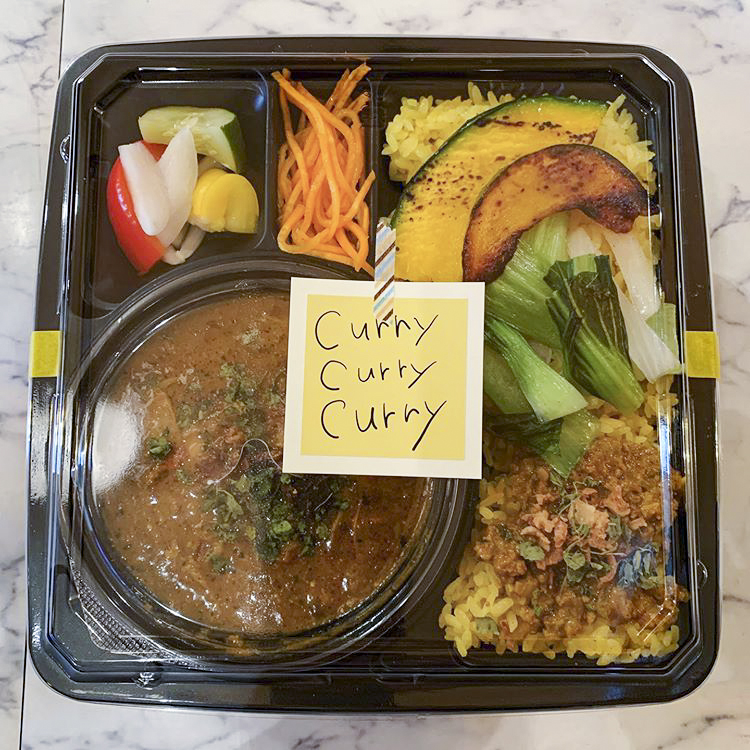 持ち帰りの商品 (写真提供：旧水曜カレー)