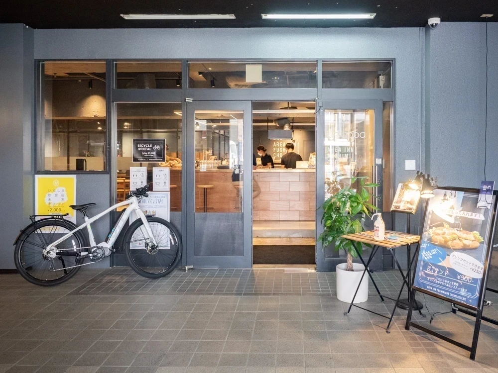 AREA INN FUSHIMICHO:カフェラウンジ&コワーキングスペース入口