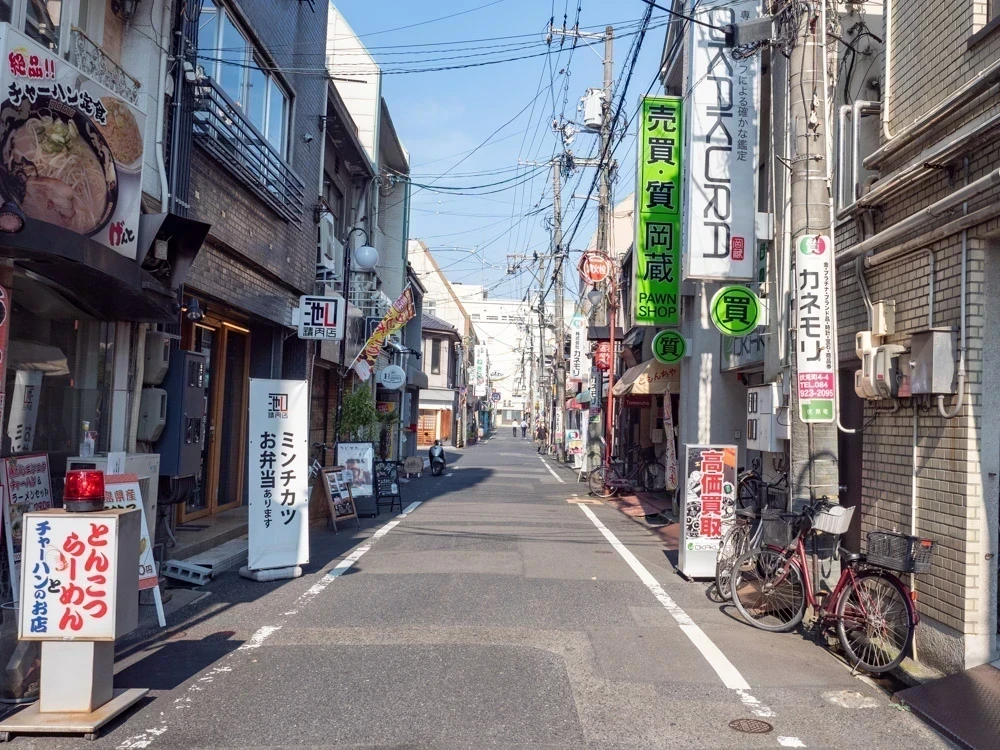 AREA INN FUSHIMICHO：伏見町バスロータリー東から東に延びる筋