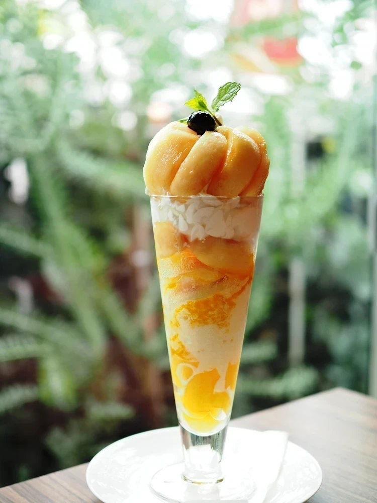 K.D.Cafe 桃パフェ