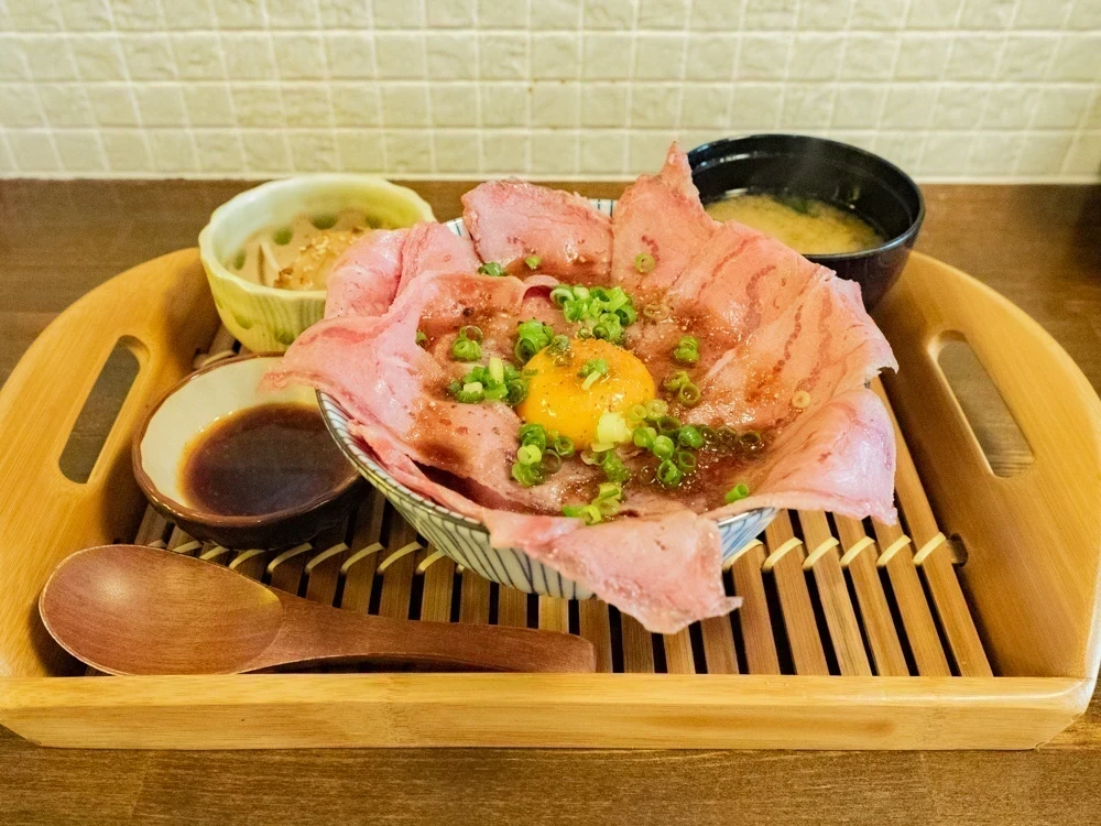 ひろや:ローストビーフ丼
