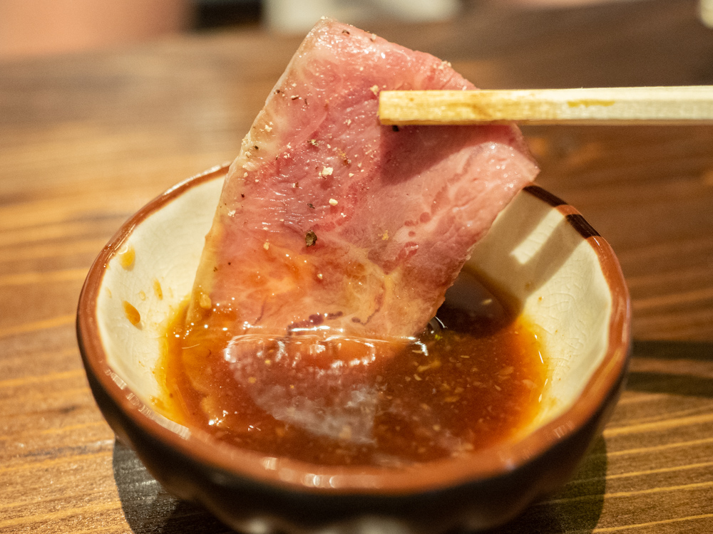 専用のつけダレをつけてローストビーフを食べるとさらにおいしい