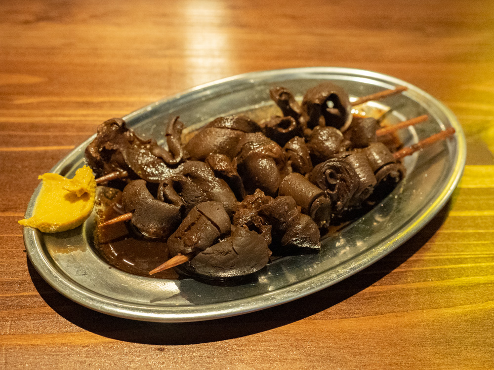 注文した「もつ串」(二人前)