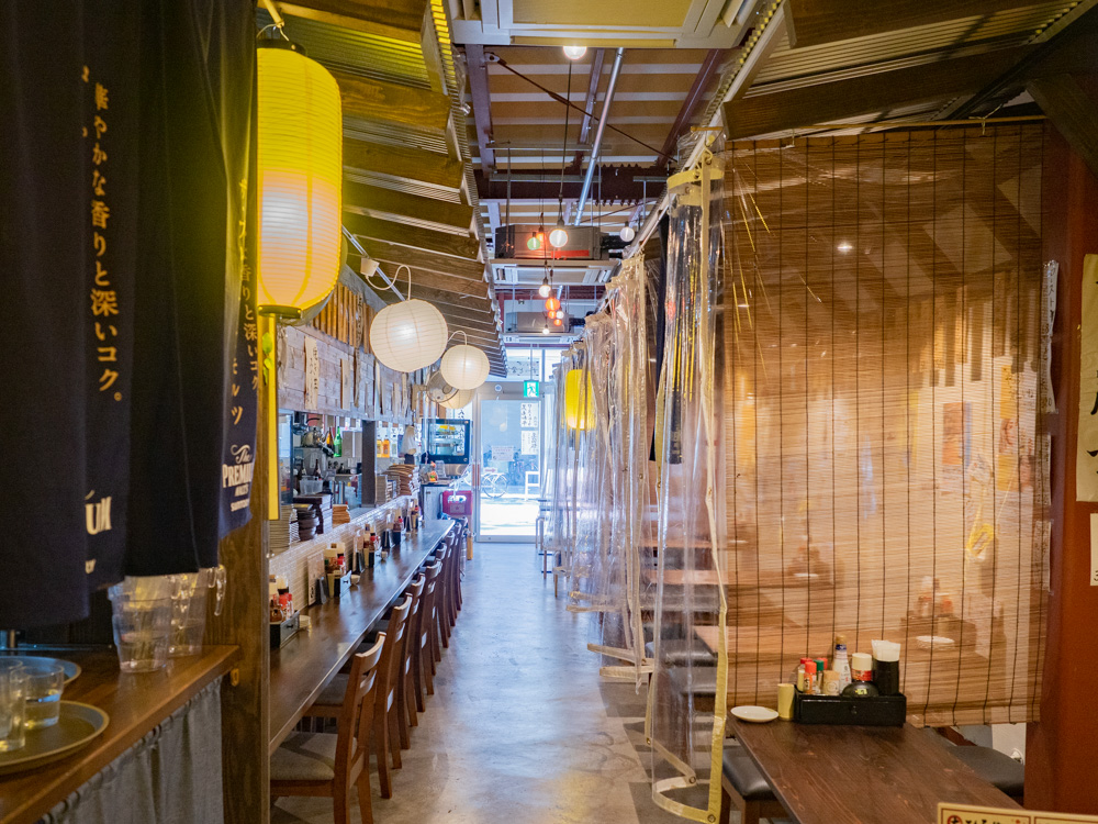 ひろや：店内