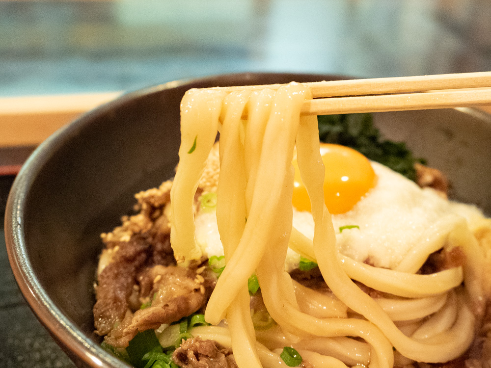 盛たに:肉とろろぶっかけうどん