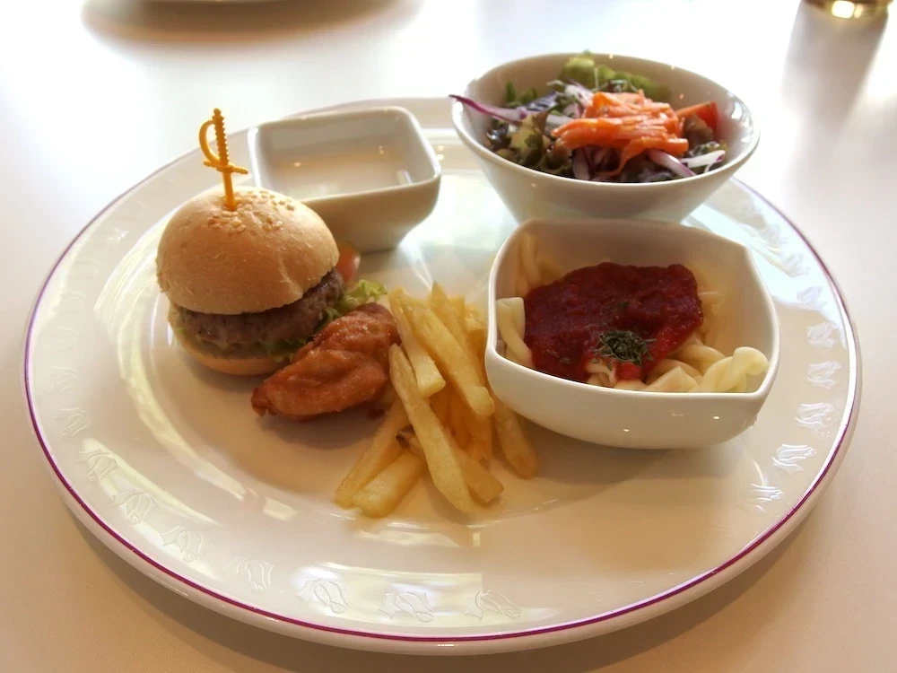 セラヴィアフタヌーン スイーツイベントの軽食プレート