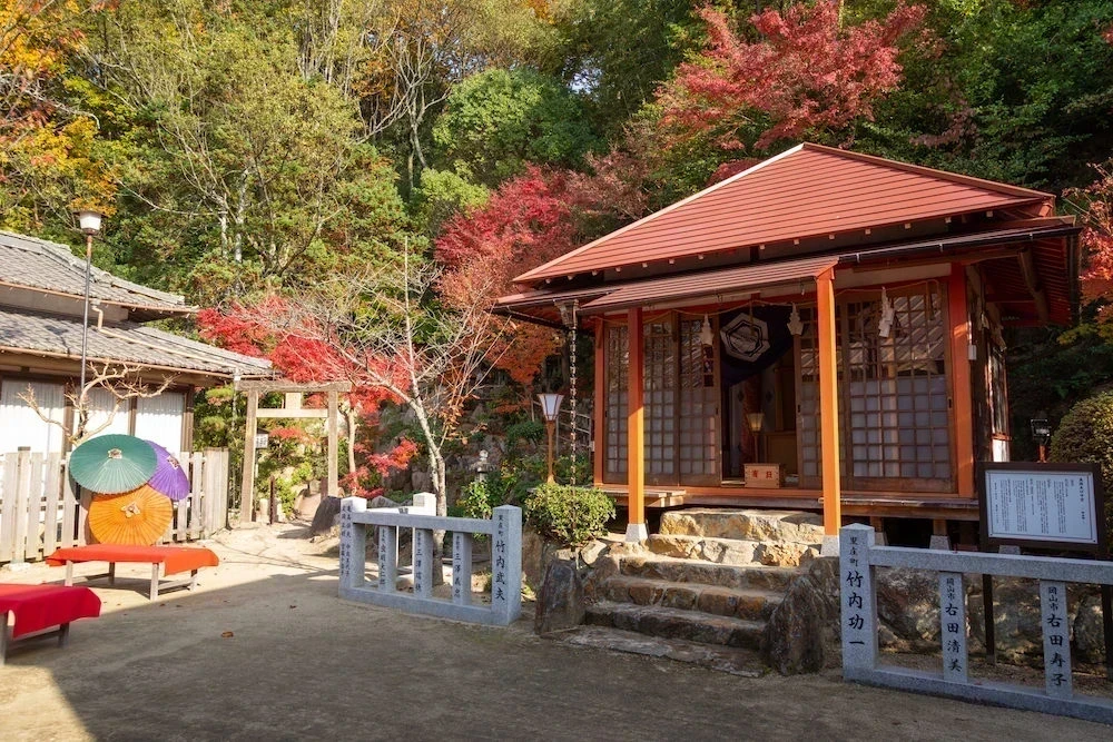 白雲大社ゑびす宮の紅葉風景