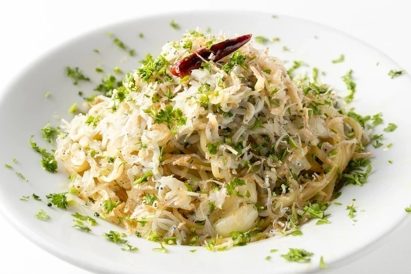 a cafe:瀬戸内ちりめんじゃことあみえびのペペロンチーノ