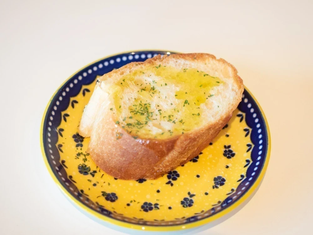 a cafe:瀬戸内レモンクリームパスタのパン
