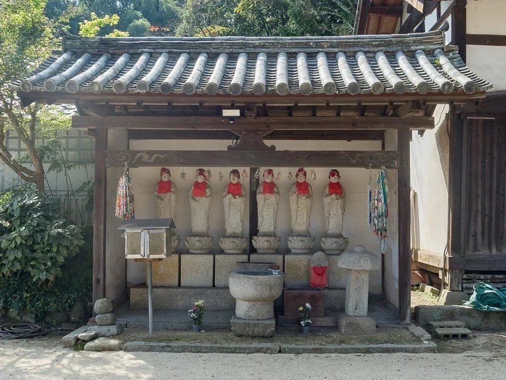 明王院:地蔵堂