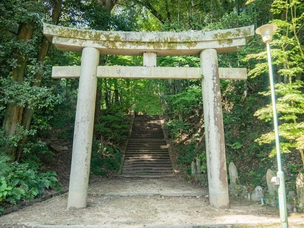 明王院:愛宕神社 参道口 鳥居
