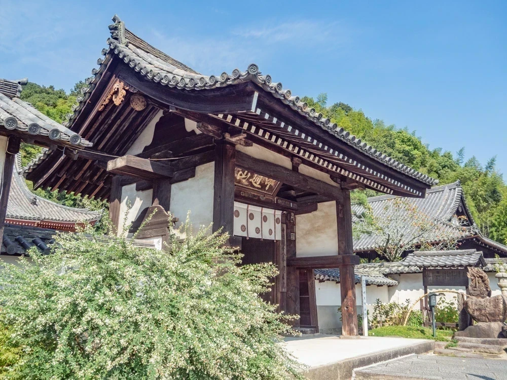 明王院:山門