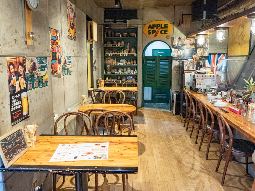 アップルスパイス：店内