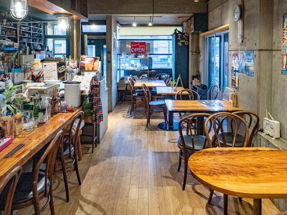 アップルスパイス：店内