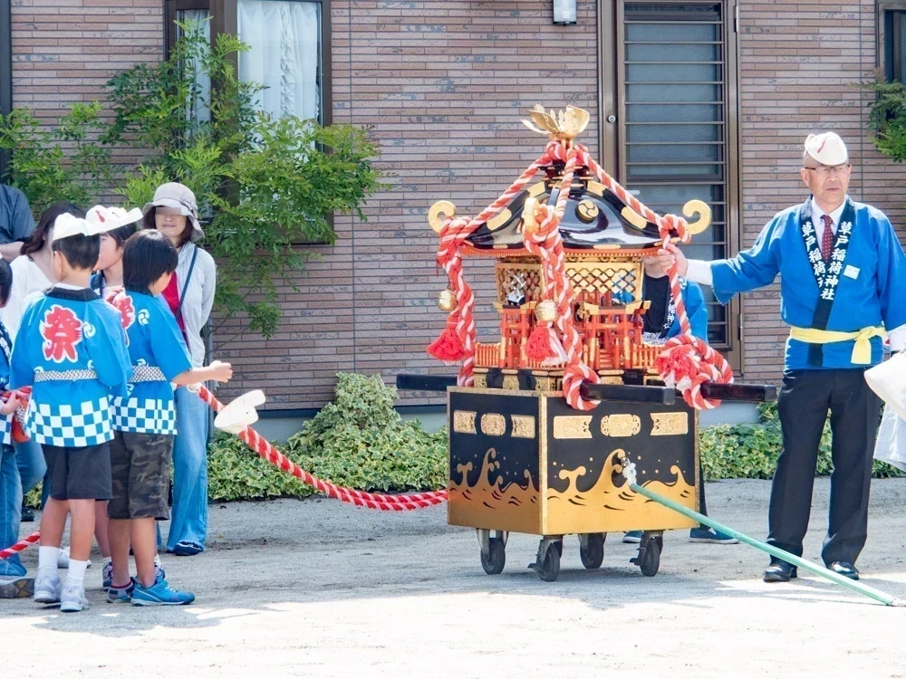 草戸稲荷神社:卯之大祭 コンコン行列のようす
