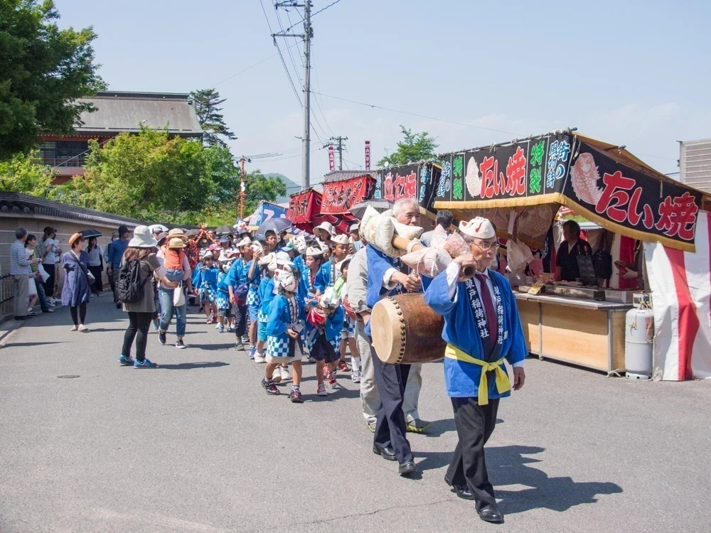 草戸稲荷神社:卯之大祭 コンコン行列のようす