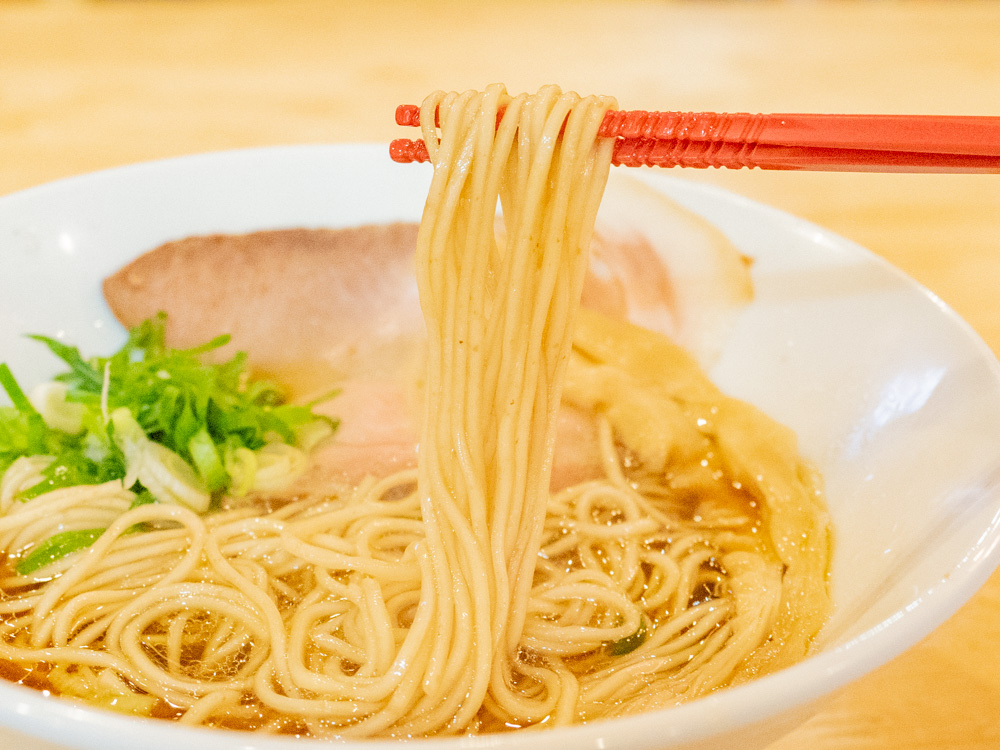 麺は中細のストレート