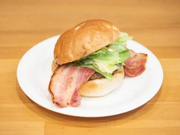 【閉店】ジョン・バーガー&カフェ 〜 安心の食材にこだわったハンバーガーは家族で手づくり。ライブや貸切パーティーも楽しめる店