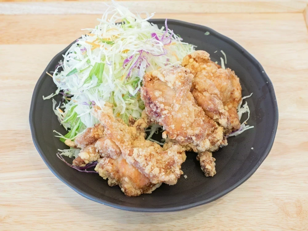 瀬戸内からあげ専科 日鶏ひとり 〜 驚きの大きさ！冷めてもジューシーな手づくりの鶏のからあげ。おもてなしの心を大事にするからあげ専門店