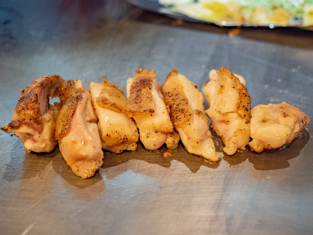 本来は刺身で食べられるような新鮮な肉なので、鶏のうまみが濃厚