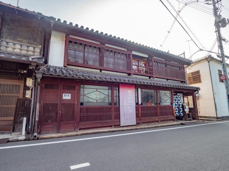 御舟宿 いろは 〜 坂本龍馬ゆかりの歴史ある町家が宮崎駿のデザインによって宿・食事処に生まれ変わる