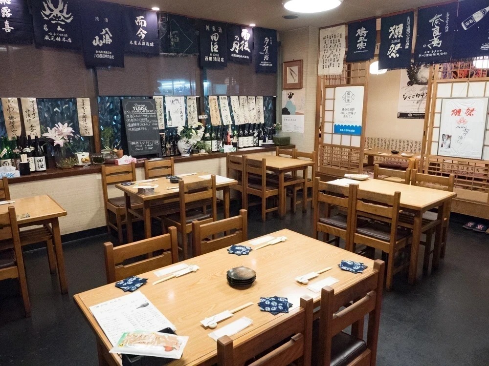 栄清丸:店内