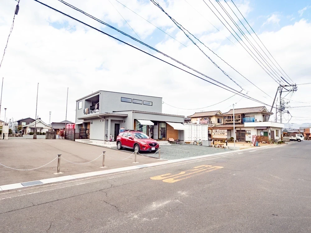 オミラボ：駐車場