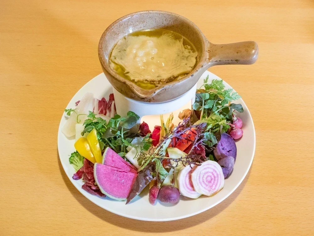 ルオント:福山農家さんと自社栽培野菜のバーニャカウダ