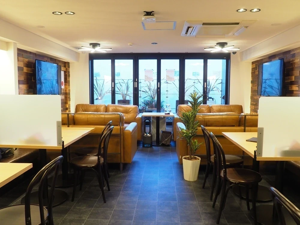 洋風居酒屋パルクオーレ ソファ席店内