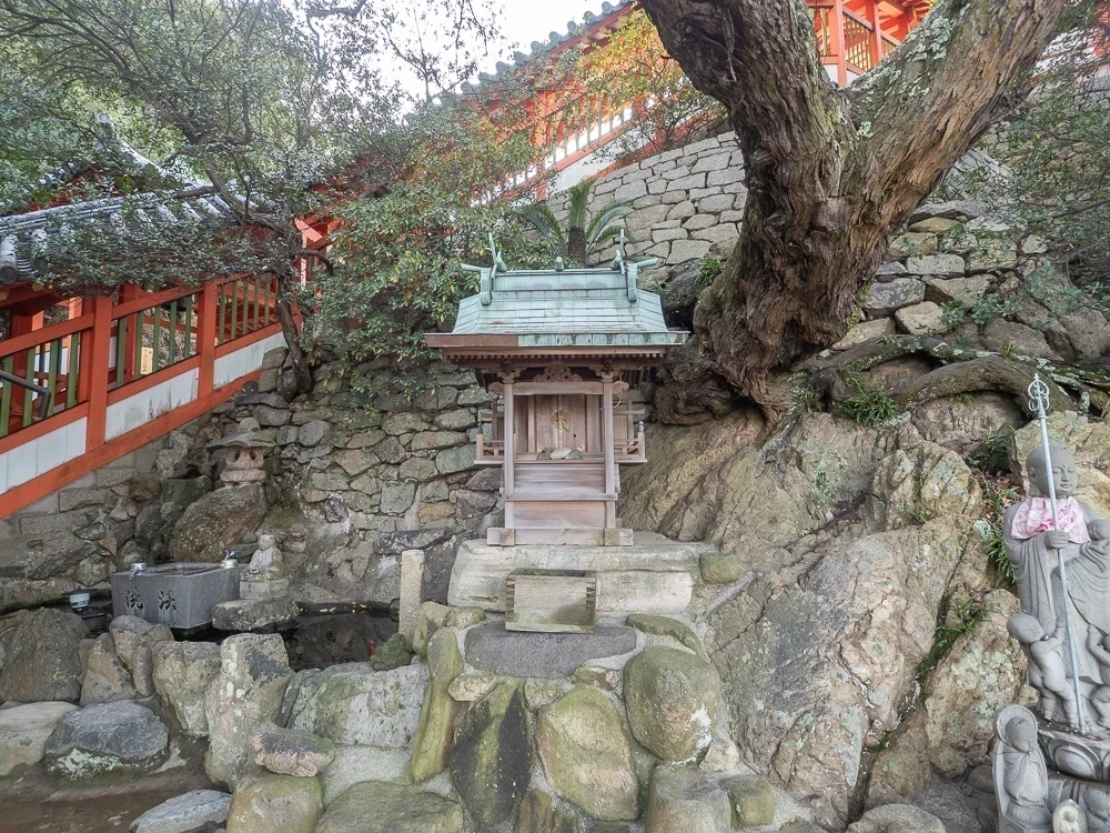 阿伏兎観音:白鴎稲荷神社