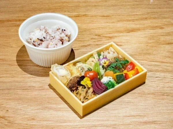 【閉店】かみてつ青果店 〜 地元野菜がタップリ！品数豊富な弁当とスープカレー。生産者の思いを消費者に伝える「架け橋」に