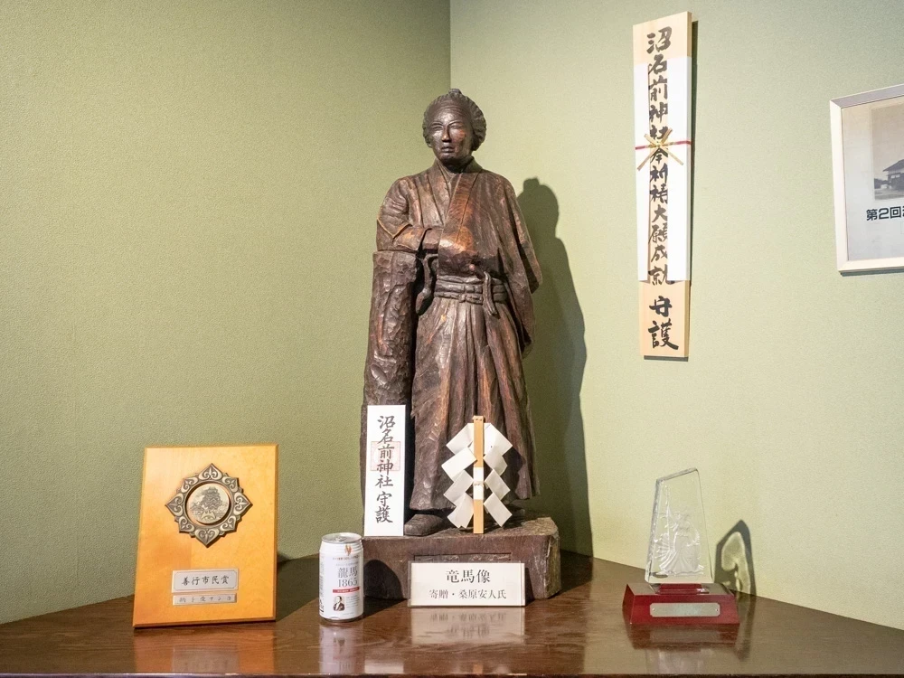 いろは丸展示館:坂本龍馬像
