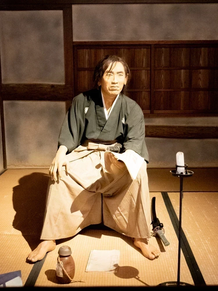 いろは丸展示館:坂本龍馬人形