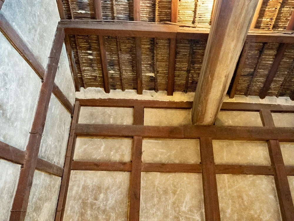 いろは丸展示館:2階 天井・梁・柱・壁