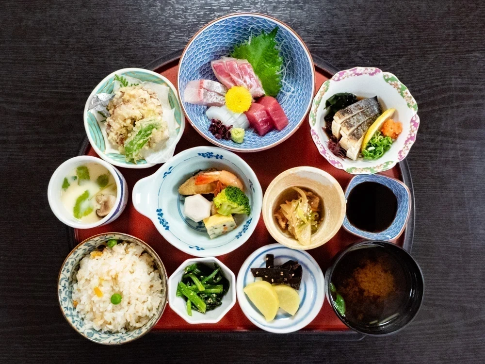 衣笠:鯛めし膳