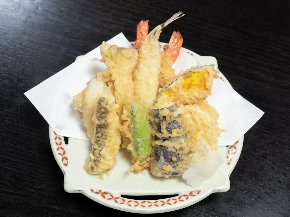 衣笠:四季定食の天婦羅盛り合わせ