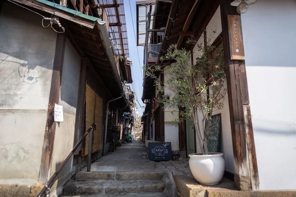 活版カムパネルラの路地