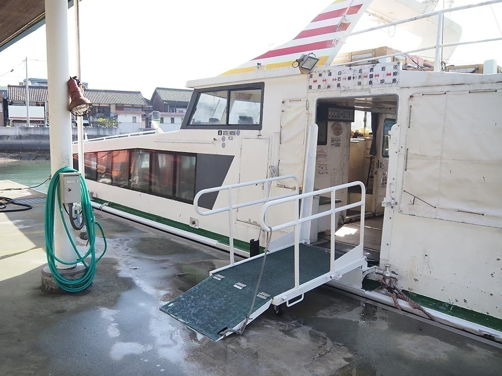 白石島に行くフェリー
