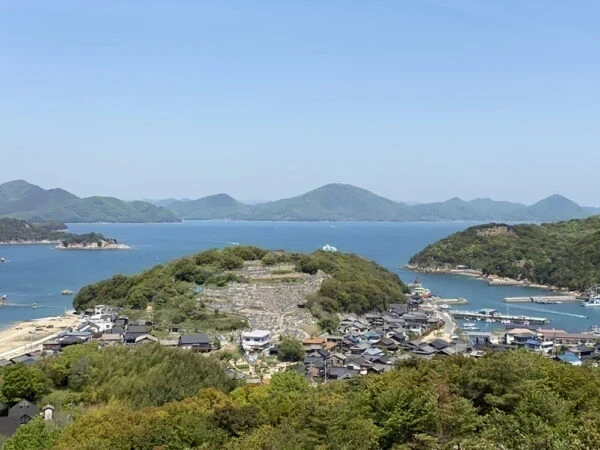 白石島 ～ 海水浴・トレッキング　自然を肌で感じ、自分と向き合える島