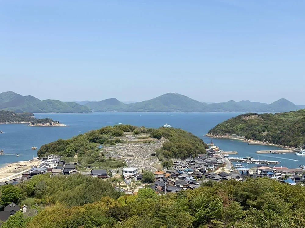 白石島 ～ 海水浴・トレッキング　自然を肌で感じ、自分と向き合える島