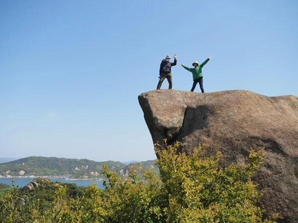 笠岡諸島 白石島トレッキング ～ 巨石と瀬戸内海の絶景に出会う山歩き