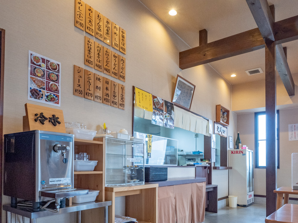 入店したら、厨房の向かって左側へ(2021年撮影)