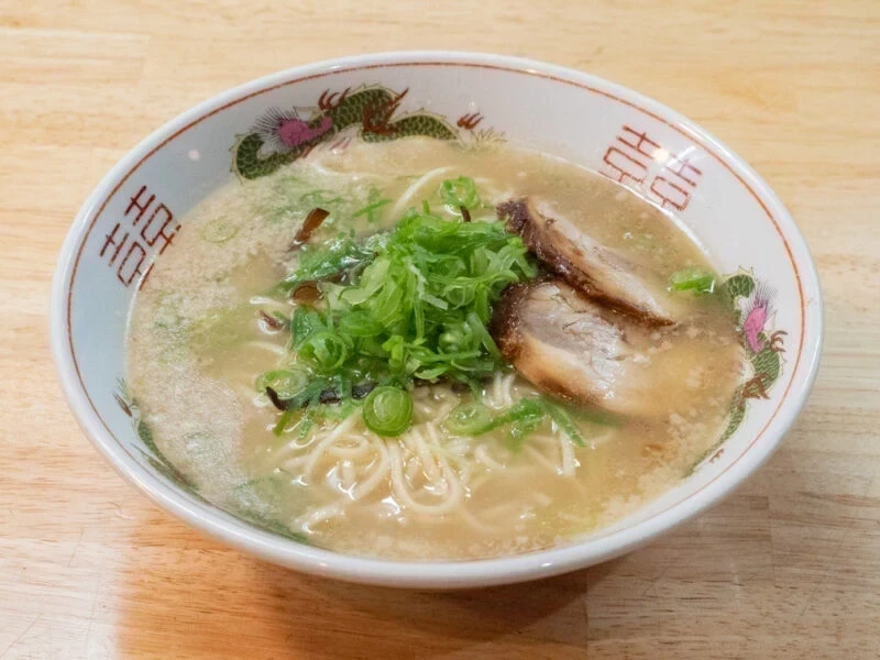 鶏めし らーめん さん-いち 〜 塩・醤油の2種ある鶏にこだわったラーメンと鶏めしが名物！リーズナブルでお得な定食も