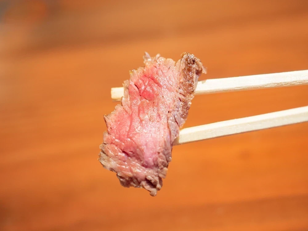 メゾンドシェフごはん:赤城牛のステーキと炊き込みごはんのオムライス